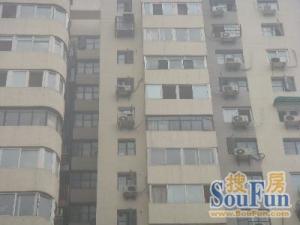京友公寓高板楼社区,南北通透户型,车位充足
