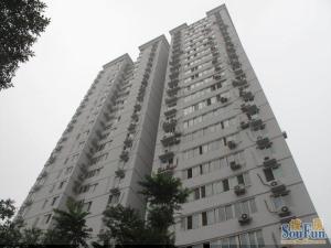 花园路3号院上下两层四居室,卧室都朝南,客厅朝北