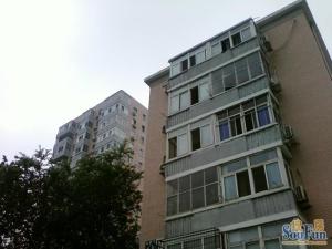 楼层高视野开阔,俯瞰昆玉河景色,格局很好。
