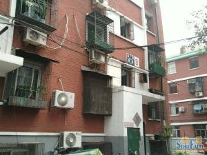 白广路西里低楼层精装修朝南向一室一厅