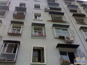 体育总局家属小区紧挨龙潭西湖公园改善小区