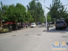 闹中取静,诚心出售,标准四房,好楼层采光好