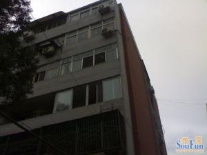 商品房满五唯一,小区中间位置正对小区花园,采光好