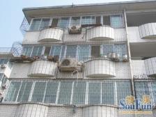 房子户型方正,双气,低楼层,适合三代人居住。