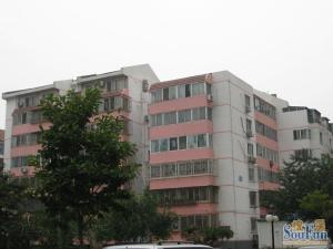 满五年一套,嘉禾园板楼大三居,双地铁,邻龙潭湖,诚意出售