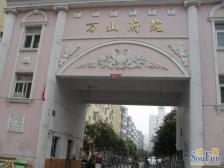 带两个地下室,多层2楼的.三房2005年年建成