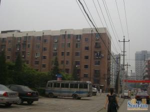 学院路五道口建清园大客厅2居 紧邻清华中科院北大 客厅朝南