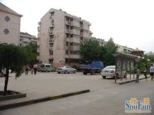 此房是满五不唯一,六楼带七楼阁楼,得房率高,