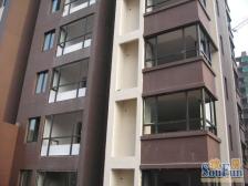 明湖畔封闭式小区,三层复试电梯洋房,带100平大露台