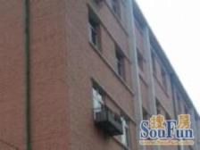 本房三居室,户型方正,有独立客厅,通透户型,有电梯