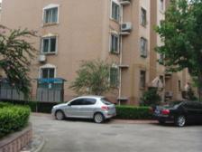 急售卧龙花园小高层中间楼层有车位地下室