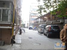 南阳路地铁口,双气小区,非顶楼小三房,户型好