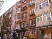 靖江里不到顶两室,精装修,挨着公园,私产,价格能谈