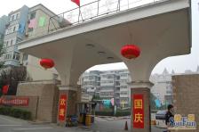 顶层复式、西南向正规双卫三居公园+大悦城约15平米双阳台