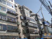 实际面积大,实际有四个卧室可以用,二楼好楼层