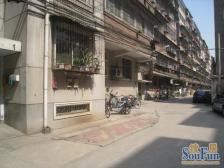 离银基1公里,购物方便,出行都方便