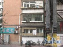 熙汇广场旁出门菜市场户型不错看房方便95年房龄的小区