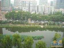亮马河畔三里屯北小街正规的三居室河景房