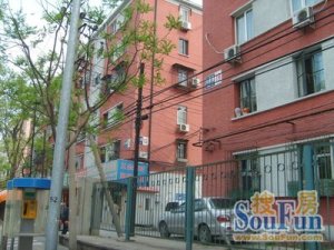 1999年建成德胜门什坊街2号院教育学院家属楼