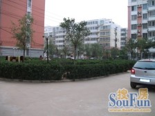 南福华小区 中间楼层 采光好 出门地铁口