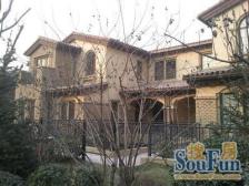 好位置,邻小区北侧配套的私属公园,精装修联排边户