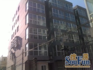 四环边跃层东南向大院内的房子近地铁停车方便