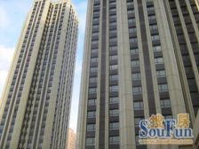 全新装修,价格低,交通便利,下楼广场。