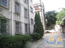 地铁口 三中旁 走过路过莫擦身而过