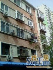 军博地铁南400米,次顶层小三居,能贷款