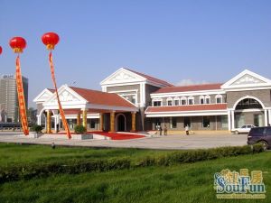 如意河旁,水岸小镇,圆楼,大三居