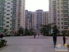 封闭小区 近地铁精装修1室南北通透 3楼 有钥匙随时看