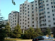 小区前排采光视野好,户型好,中间楼层诚心出售。