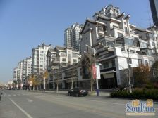 封闭小区,物业环境好 南北通厅,带电梯 .毛坯房,