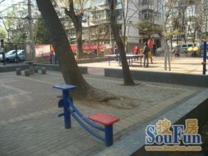 苏州街52号院3室1厅东西