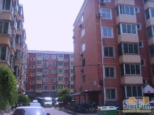 房山四中家属楼 边户三居室
