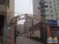 5号线地铁口5米,小区是金水改造标杆,干净整洁