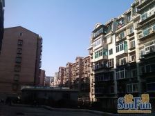 此房南北通厅,通透户型,采光充足,视野开阔。