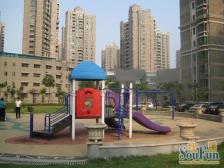 房子客厅南北直通,空气对流顺畅,室内空气流通性较好