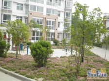 房子精装,地暖。地暖空调,五个卧室五个卫生间,大露