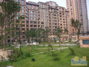 不临街,四室两卫无电梯公摊小