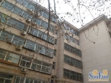 户型方正,一层带院,环境幽静,大院24小时传达