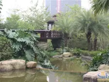 小区环境好,此房高楼层双阳台前看花园后看湖