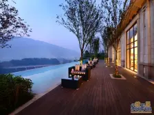 此房满两年,前后花园,带双车位,空调,锅炉。