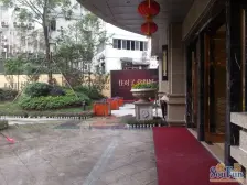 沙正街 郁金香国际公寓三房135万