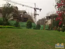 合院中户带俩车位,单层面积约120平,环境优雅