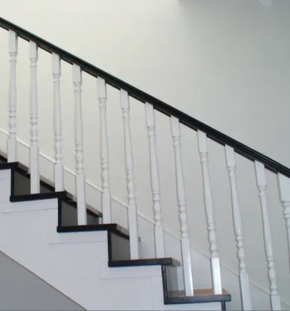 谨诺楼梯车圆柱实木立柱