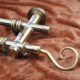 致尚 简单大方 电镀铁艺静音罗马杆 锌合金猪尾巴窗帘杆 单双杆