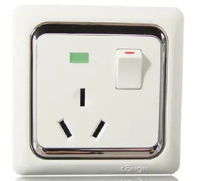 带开关10a三眼插座86