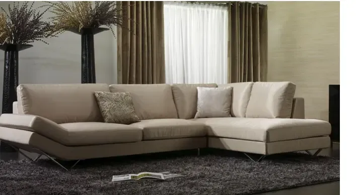 此沙发整体简洁利落,简约时尚,扶手采用135度双层设计,既满足倚靠时