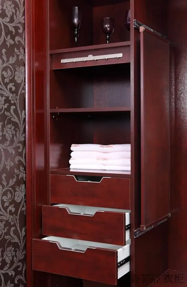 索菲亚拉斐特之樱桃红衣柜定制衣柜